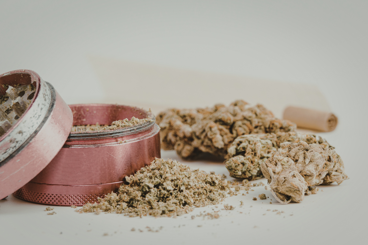 What Is Kief? | How to Collect and Smoke Cannabis Crystals – PACKS Club